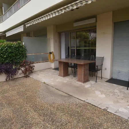 Spacieux 3p Avec Terrasse Et Piscine A *